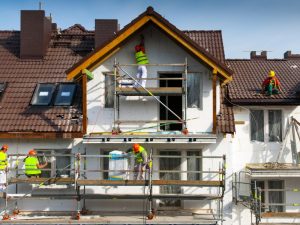 Ravalement de façade et application d'enduit sur maison individuelle